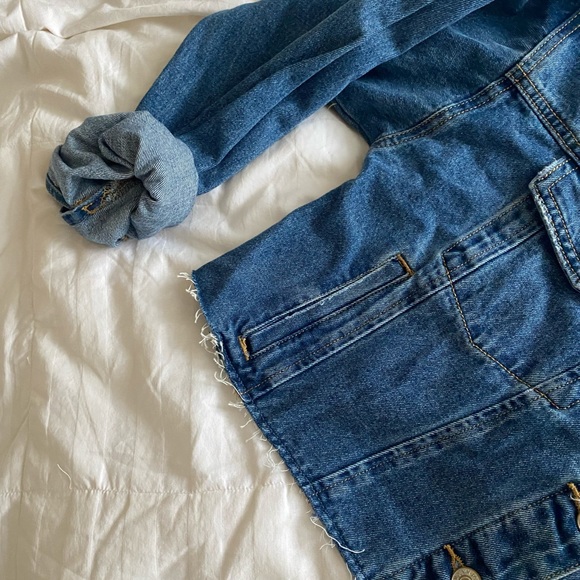 NWT - Forever 21 Women’s Cropped Jean Jacket Size M - Picture 13 of 16